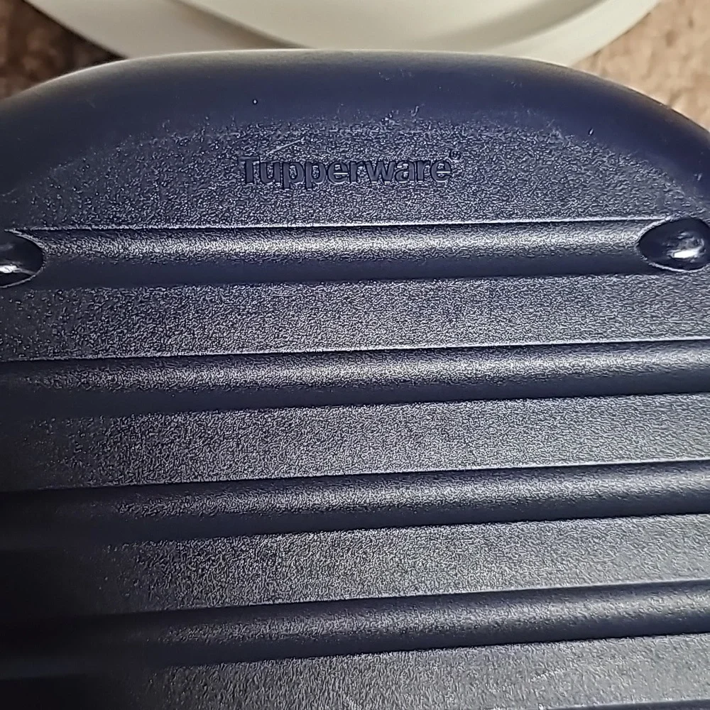 Tupperware Double Use Container - Picture 6 of 8